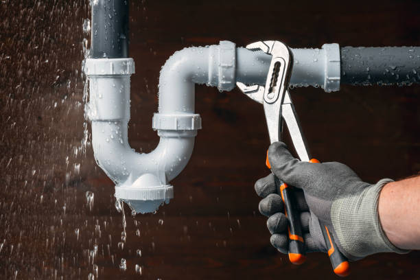 Professional Emergency Plumber technician working in Plainview, NY